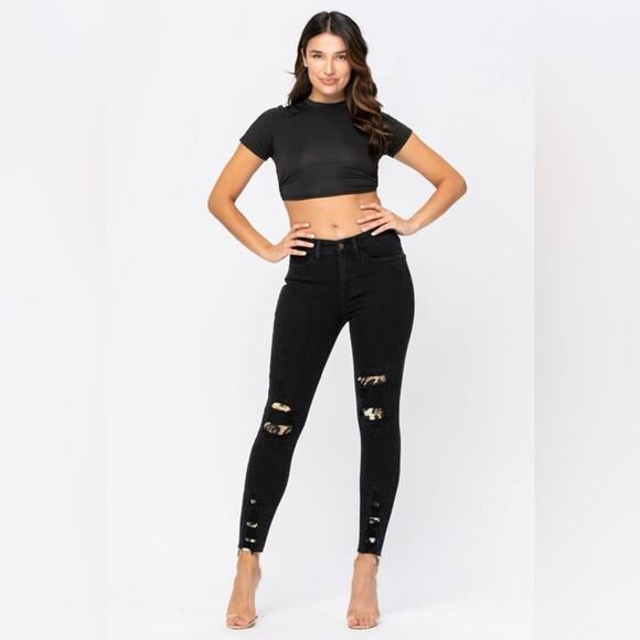 Judy Blue Black leopard print mid rise Skinny Jeans with Distressed Details - Picture 1 of 5